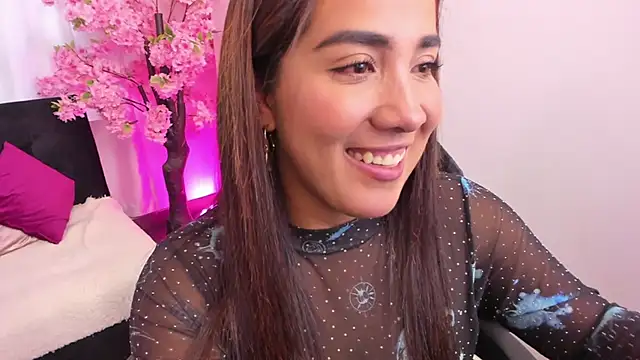 KAROLIVONNE online show from April 21, 2026, 9:06 pm