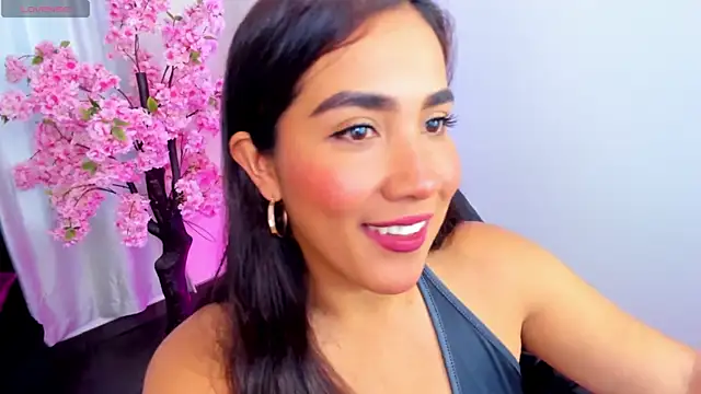 Snapshot of KAROLIVONNE chatting on July 2, 2026, 4:57 pm KAROLIVONNE online show from July 2, 2026, 4:57 pm
