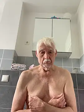 Snapshot of Steffibi1954 chatting on October 31, 2025, 12:17 pm Steffibi1954 online show from October 31, 2025, 12:17 pm