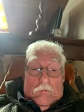 Snapshot of Steffibi1954 chatting on November 2, 2025, 10:17 am Steffibi1954 online show from November 2, 2025, 10:17 am