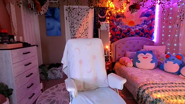 Snapshot of IndyDreams chatting on December 3, 2025, 7:12 pm IndyDreams online show from December 3, 2025, 7:12 pm