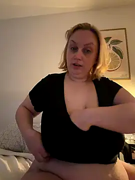 BBW Nora online show from December 19, 2025, 7:37 am