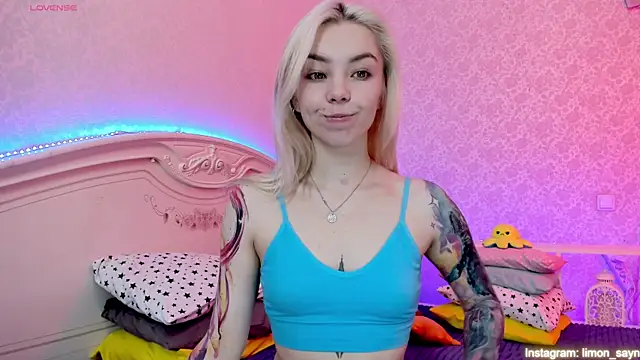 LillyMoure  online show from January 30, 2025, 11:55 pm