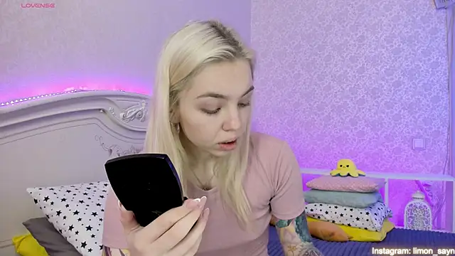 LillyMoure  online show from February 10, 2025, 11:45 pm