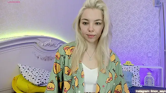 LillyMoure  online show from February 26, 2025, 11:48 pm