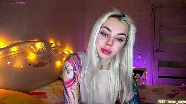 LillyMoure  online show from March 16, 2026, 11:09 pm