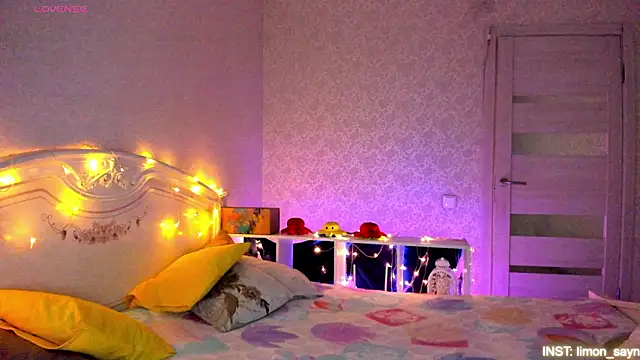 LillyMoure  online show from March 23, 2026, 11:53 pm