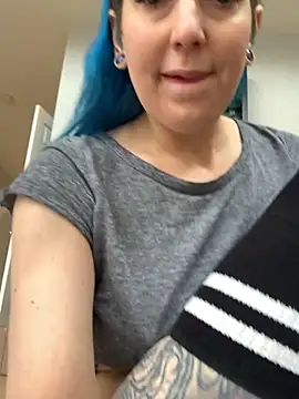 MissCumberdale online show from January 5, 2025, 8:42 pm