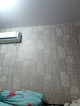 EffectFiona online show from November 15, 2025, 3:04 am