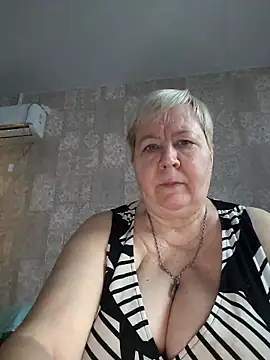 EffectFiona online show from December 23, 2025, 4:32 am