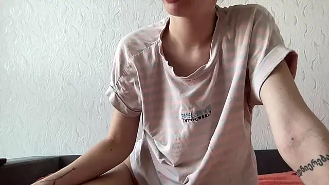 HoneyWiles online show from July 14, 2026, 12:55 pm