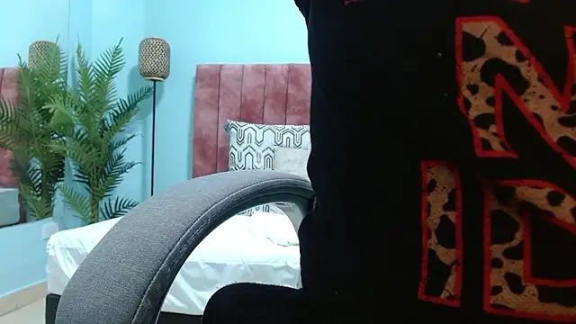 Snapshot of sophia_hadid chatting on January 8, 2026, 8:00 pm sophia hadid online show from January 8, 2026, 8:00 pm