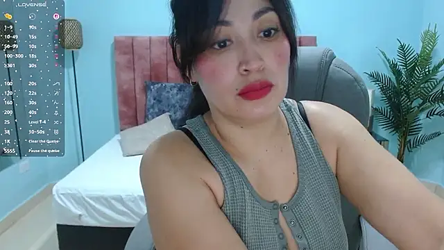 Snapshot of sophia_hadid chatting on February 3, 2026, 8:03 pm sophia hadid online show from February 3, 2026, 8:03 pm