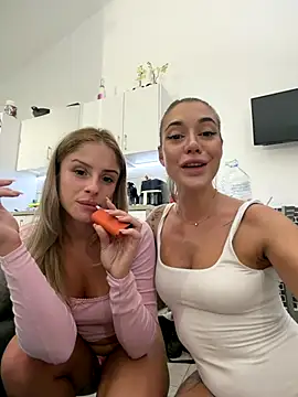 Snapshot of BritneyDimond chatting on November 8, 2025, 11:47 pm BritneyDimond online show from November 8, 2025, 11:47 pm