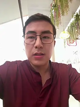 andrewmhilton  online show from November 12, 2025, 6:19 pm