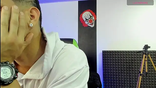 Snapshot of jhonnysnow17 chatting on January 18, 2025, 4:26 am jhonnysnow17 online show from January 18, 2025, 4:26 am