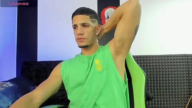 Snapshot of jhonnysnow17 chatting on February 4, 2025, 4:15 am jhonnysnow17 online show from February 4, 2025, 4:15 am