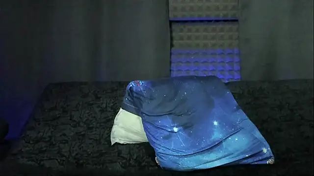 Snapshot of jhonnysnow17 chatting on October 6, 2025, 9:51 am jhonnysnow17 online show from October 6, 2025, 9:51 am