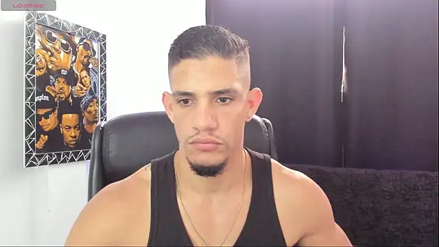 jhonnysnow17 online show from May 17, 2026, 6:26 pm