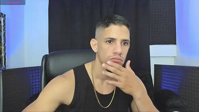 jhonnysnow17 online show from June 7, 2026, 3:43 am