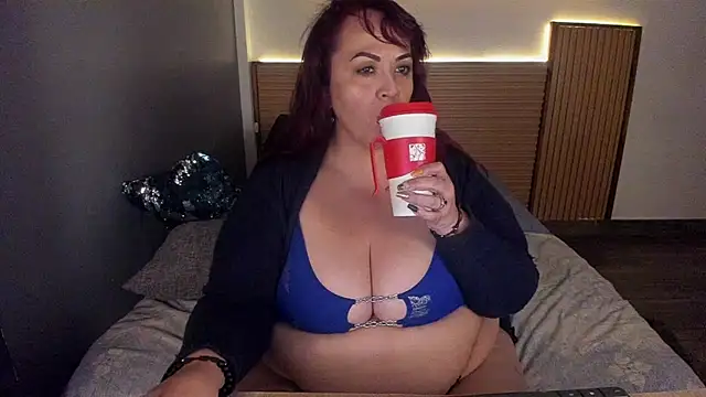 Snapshot of megan_dreamsss chatting on November 5, 2025, 12:32 am megan dreamsss online show from November 5, 2025, 12:32 am