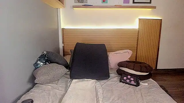 Snapshot of megan_dreamsss chatting on December 3, 2025, 1:24 am megan dreamsss online show from December 3, 2025, 1:24 am