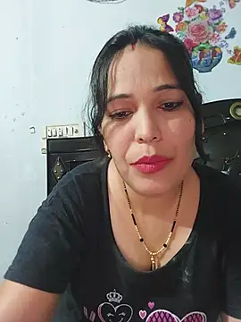 Snapshot of Poojabhabi101 chatting on June 18, 2026, 7:30 am Poojabhabi101 online show from June 18, 2026, 7:30 am