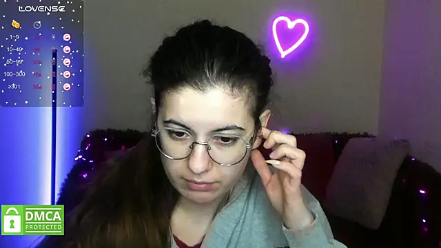 Snapshot of Aminabeatris chatting on January 18, 2026, 6:28 am Aminabeatris online show from January 18, 2026, 6:28 am