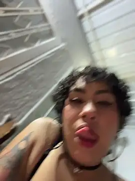 Snapshot of ZahaRoseee chatting on February 28, 2026, 12:22 am ZahaRoseee online show from February 28, 2026, 12:22 am