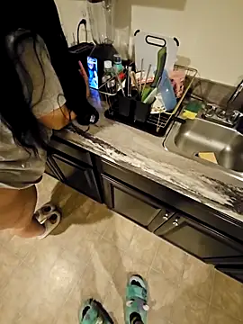 Snapshot of LiverandBrat77 chatting on September 19, 2025, 2:24 am LiverandBrat77 online show from September 19, 2025, 2:24 am