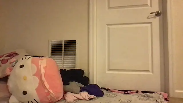 Snapshot of LiverandBrat77 chatting on October 13, 2025, 2:00 am LiverandBrat77 online show from October 13, 2025, 2:00 am