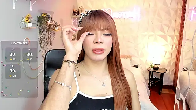 hurrencam online show from December 4, 2025, 12:58 pm