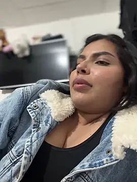 GigiiStone online show from November 18, 2025, 11:26 pm