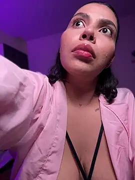 GigiiStone online show from April 8, 2026, 11:16 pm