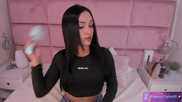 Snapshot of HannaTaylor chatting on October 7, 2025, 3:04 am HannaTaylor online show from October 7, 2025, 3:04 am