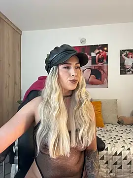 zafiro mo0n online show from February 10, 2025, 9:47 pm