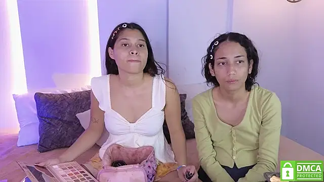 Snapshot of hot_little_bunny chatting on November 9, 2025, 9:46 pm hot little bunny online show from November 9, 2025, 9:46 pm