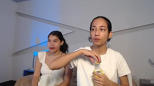 Snapshot of hot_little_bunny chatting on December 14, 2025, 10:25 pm hot little bunny online show from December 14, 2025, 10:25 pm