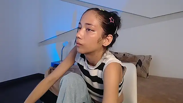 Snapshot of hot_little_bunny chatting on December 18, 2025, 10:16 pm hot little bunny online show from December 18, 2025, 10:16 pm