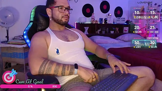 Snapshot of Xein_WoIf chatting on May 17, 2026, 3:15 am Xein WoIf online show from May 17, 2026, 3:15 am