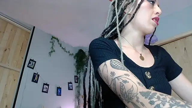 Snapshot of VickyJackson_ chatting on December 4, 2025, 5:54 pm VickyJackson online show from December 4, 2025, 5:54 pm