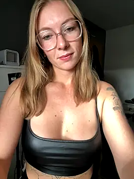 Snapshot of BunnyDiamond1 chatting on October 24, 2025, 1:07 pm BunnyDiamond1 online show from October 24, 2025, 1:07 pm