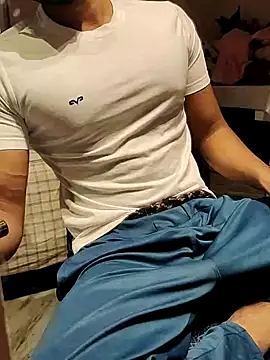 Snapshot of xxxhugedick0001 chatting on March 8, 2025, 9:39 am xxxhugedick0001 online show from March 8, 2025, 9:39 am