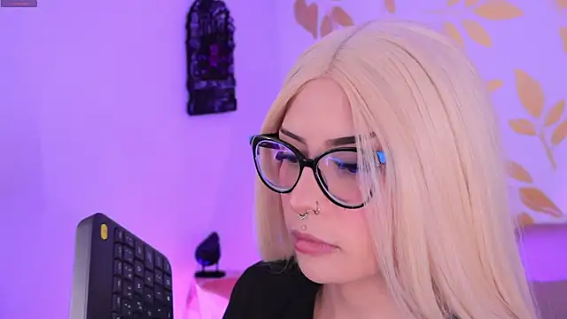 Misselektra   online show from October 30, 2025, 4:58 am