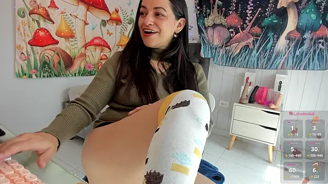 LovelyAzucena online show from November 28, 2025, 2:53 pm