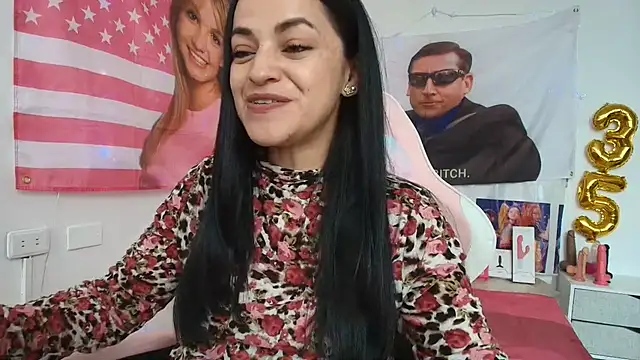 LovelyAzucena online show from May 21, 2026, 3:19 pm
