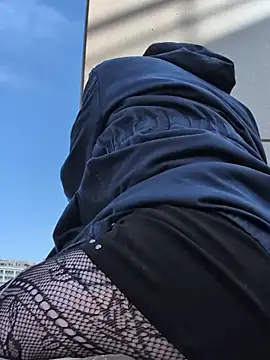 tessa luna online show from April 30, 2026, 4:57 pm