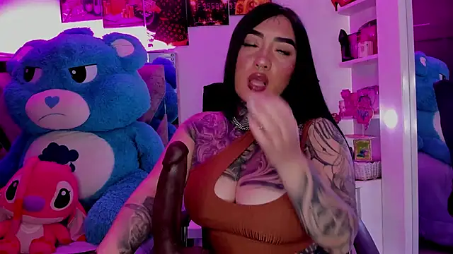 CloeeBeckam online show from April 14, 2026, 8:04 pm