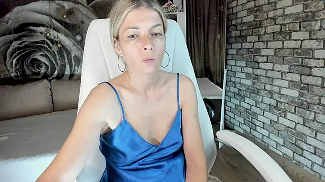 Snapshot of Eva_Melow chatting on June 14, 2026, 2:30 pm Eva Melow online show from June 14, 2026, 2:30 pm