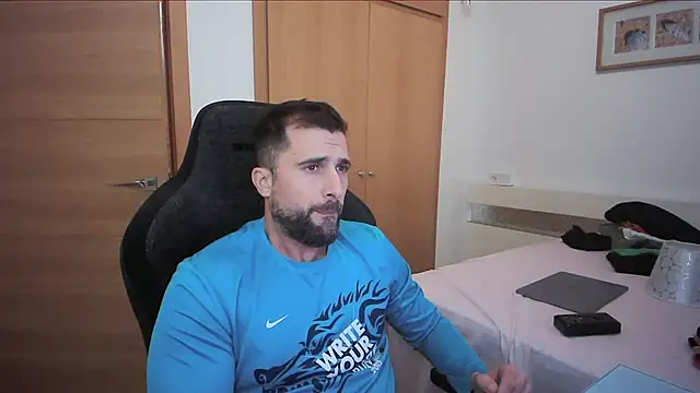 Snapshot of alex877x chatting on November 5, 2025, 4:40 pm alex877x online show from November 5, 2025, 4:40 pm